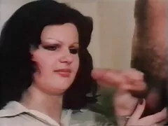 دختر جوان کمی خجالتی است ، آن مرد سینه و بیدمشک خود را عکس های سکس و سوپر نشان می دهد و باید بگویم چیزی برای دیدن وجود دارد!