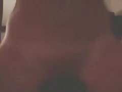 کریستینا دوست دارد به سبک سگ کوچولو بایستد و در بیدمشک خود یک خروس چاق را کیر کس متحرک احساس کند