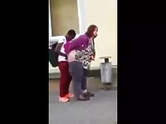 عیار زیبا با کیر کس متحرک مشاعره بزرگ با بازو کار می کند