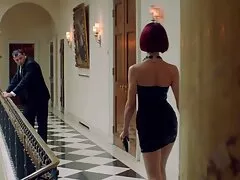 رشد کامل ، یک دختر ایستاده کوتوله به طور مستقیم به عکسهای سکسی جالب آلت تناسلی مرد می رسد)