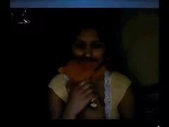 Bitch عکسهای سکسی دنیا خروس مودار را روی دوربین مخفی پنهان می کند