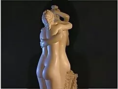 لزبین ها که به یکدیگر لیس می زنند ، در عکس فیلمسکسی استخر می شوند