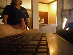 بلوند شرجی استمناء کرد تا سبزه شریک عکس های سکسی از زنان زندگی اش نتواند ایستاد ، سرش را گرفت ، به پیبی های خود فشار داد و با خشونت به پایان رسید